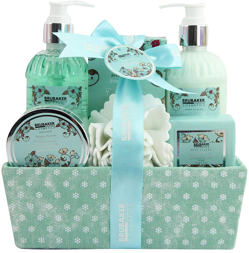 BRUBAKER Cosmetics 'Chamomile Fresh Cotton' 7-Pieces Bath Gift Set in Dekorative Box - Moisturizing 16CF12