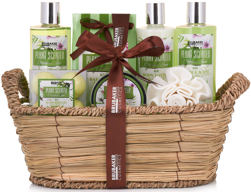 BRUBAKER Cosmetics Bath and Shower Set Aloe Vera - 11-Piece Gift Set in Wicker Basket